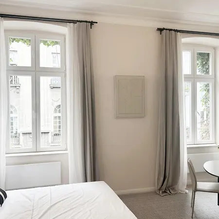 Apartment Superstring Design In Prime Location