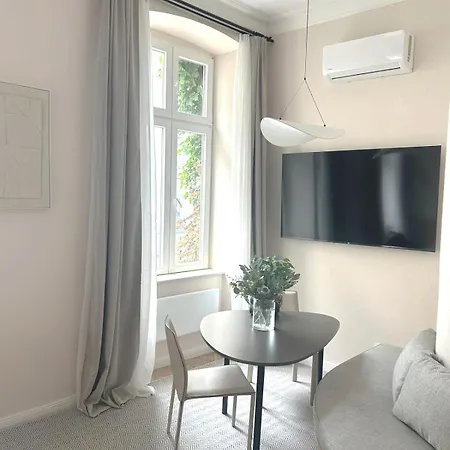 Apartment Superstring Design In Prime Location
