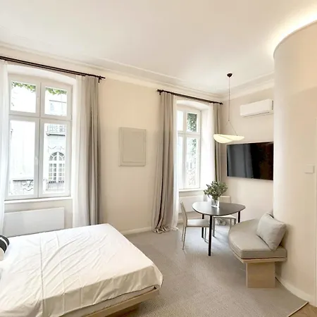Superstring Home In Prime Location Apartment *